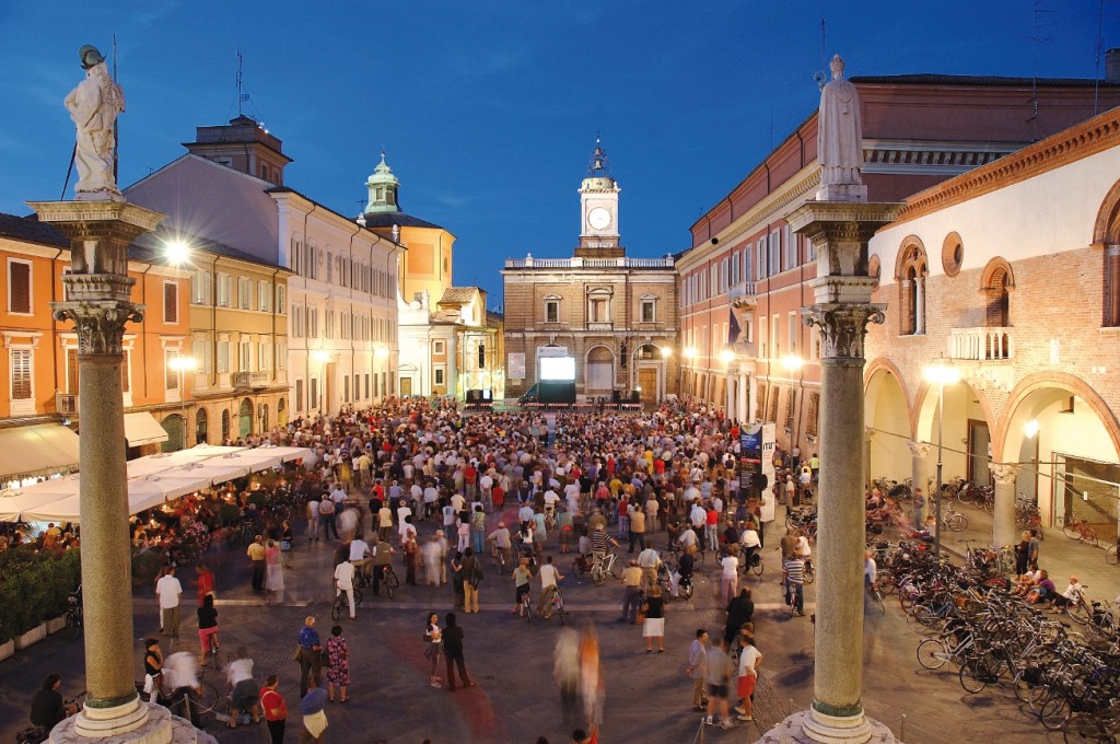 piazza-popolo-gente